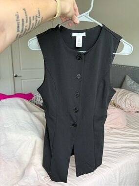 H&M Sleeveless Black Button-Front Vest